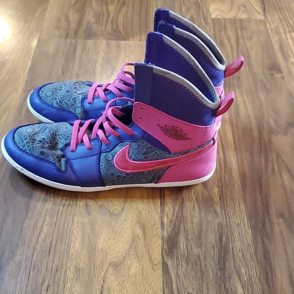 Shoes - Picture 3 of 6